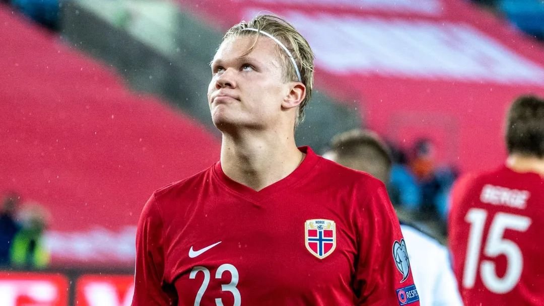 武磊迎34岁生日，个人官博感言：伤痛终将过去，步履始终磊落（武磊34岁生日发文：伤痛终会远去，脚步依旧磊落）