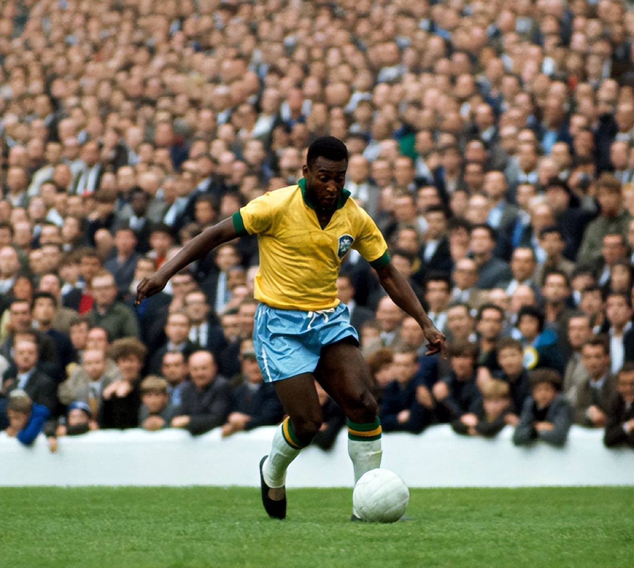 巴媒：奥斯卡近期饱受伤病困扰，他正考虑与圣保罗解约并退役（巴西媒体：因伤病困扰，奥斯卡或将与圣保罗解约并选择退役）