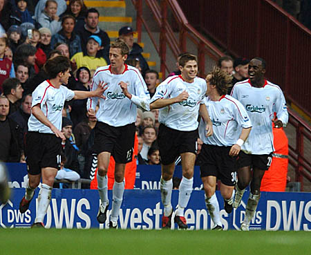 弗里克被迫在对阵贝蒂斯的比赛中调整进攻阵型（对阵贝蒂斯时，弗里克被动调整进攻布阵）