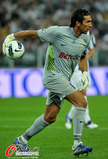 莱奥：阿莱格里对我没有太多具体要求，只是让我保持自由发挥（莱奥：阿莱格里没有给我过多具体指示，只希望我自由发挥）