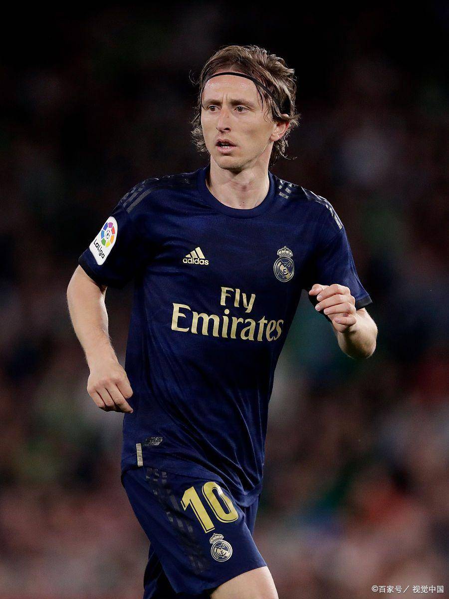 篮球湖人新秀完成生涯首次双双（湖人新秀斩获生涯首个两双）